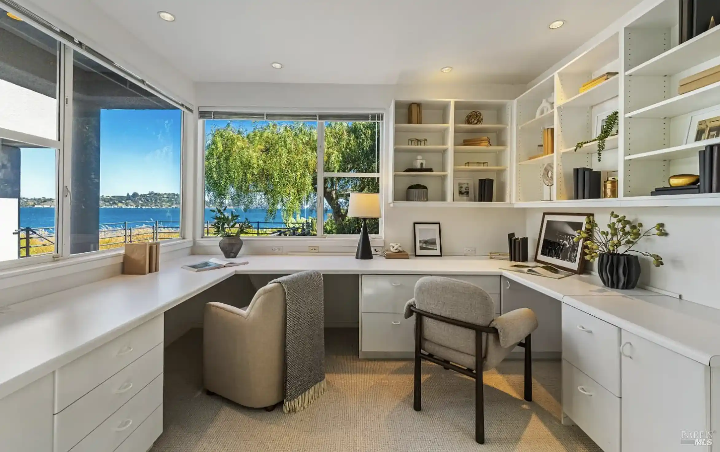 Contemporary Residence With Sweeping Views Across The Bay – image 14